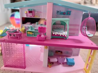 Shopkins doll house