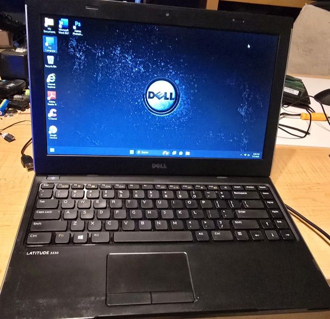 LapTop  💻  DELL  Latitude  3330 - Intel  i3 * 1.50 GHz. CPU  /8.0GB  RAM  /500GB.  HDD  ( see Pic's.  corner broke ) ✔️ 