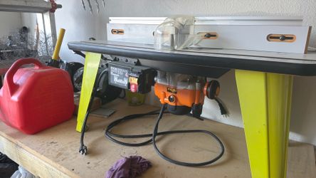 Ryobi router table with Triton router