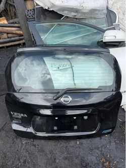 Parts 2014 Nissan Versa Back Trunk Door Lift Gate $300