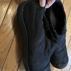 size 11 black keen shoes