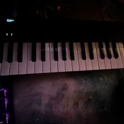 Komplete Kontrol M32 MIDI Keyboard 