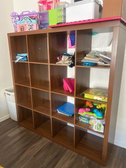 Cubical shelf