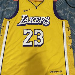 LeBron James Lakers jersey