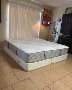 VERY NICE BOB O PEDIC KING SIZE MATTRESS AND BOXSPRINGS FOR SALE! FREE DELIVERY