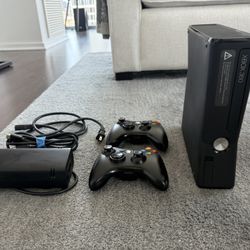  Xbox 360 Slim Bundle + 2 Controllers + Kinect + 9 Games. See description for details.