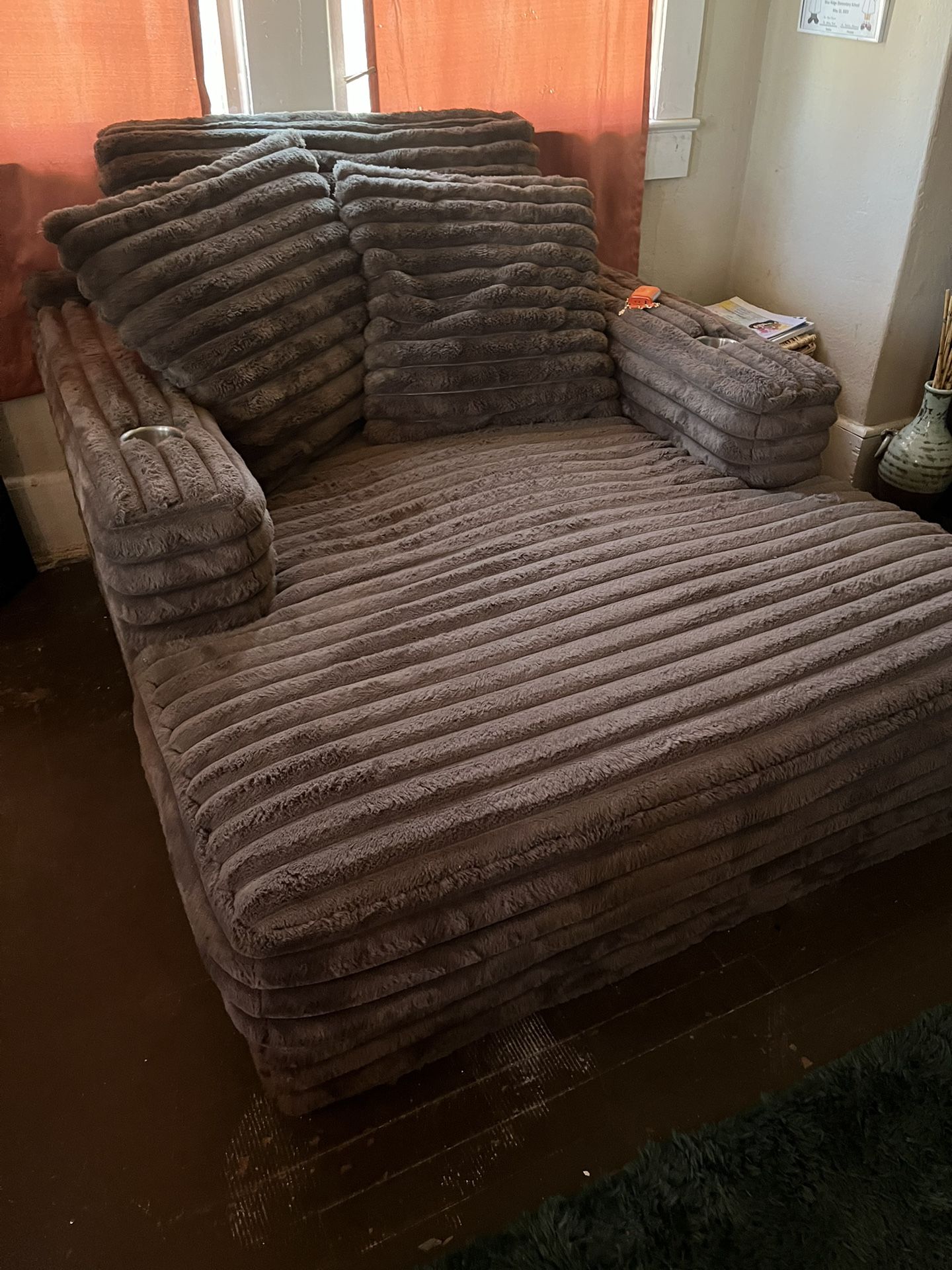 Viral Chaise 