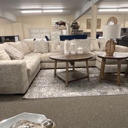 Light Brown Sectional,spacious Couch ,comfortable Cushions ,🚚 