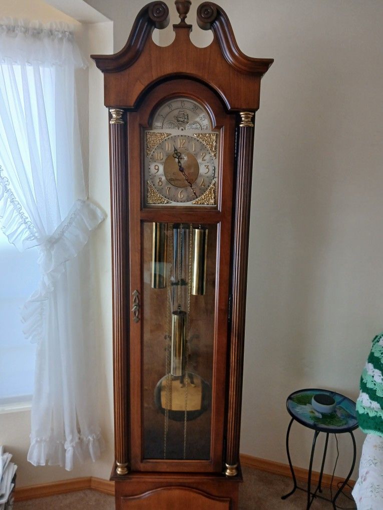 Grandfather Clock Howard Miller