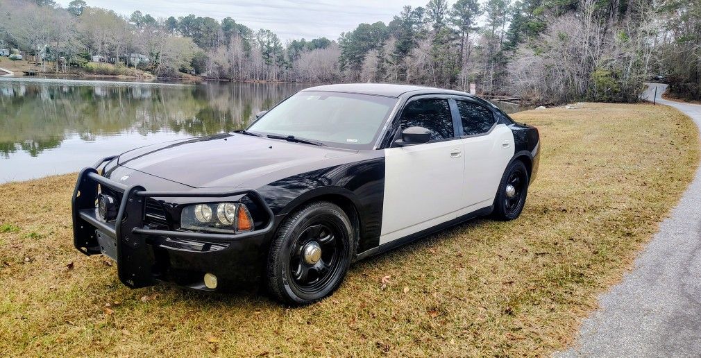 NICE - 5.7 HEMI POLICE  PURSUIT - NEW MOTOR - LOW MILES