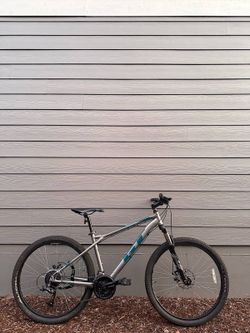 GT Laguna Pro Mountain Bike – Medium, 27.5” Wheels
