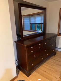 Solid Wood Dresser Good condition