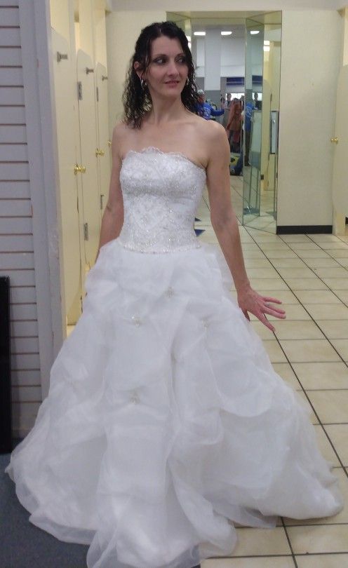 David's Bridal Wedding Dress, Sz 2, Strapless, Ivory White