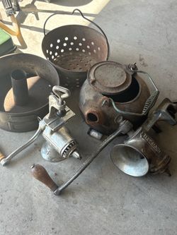 Small lot of vintage items