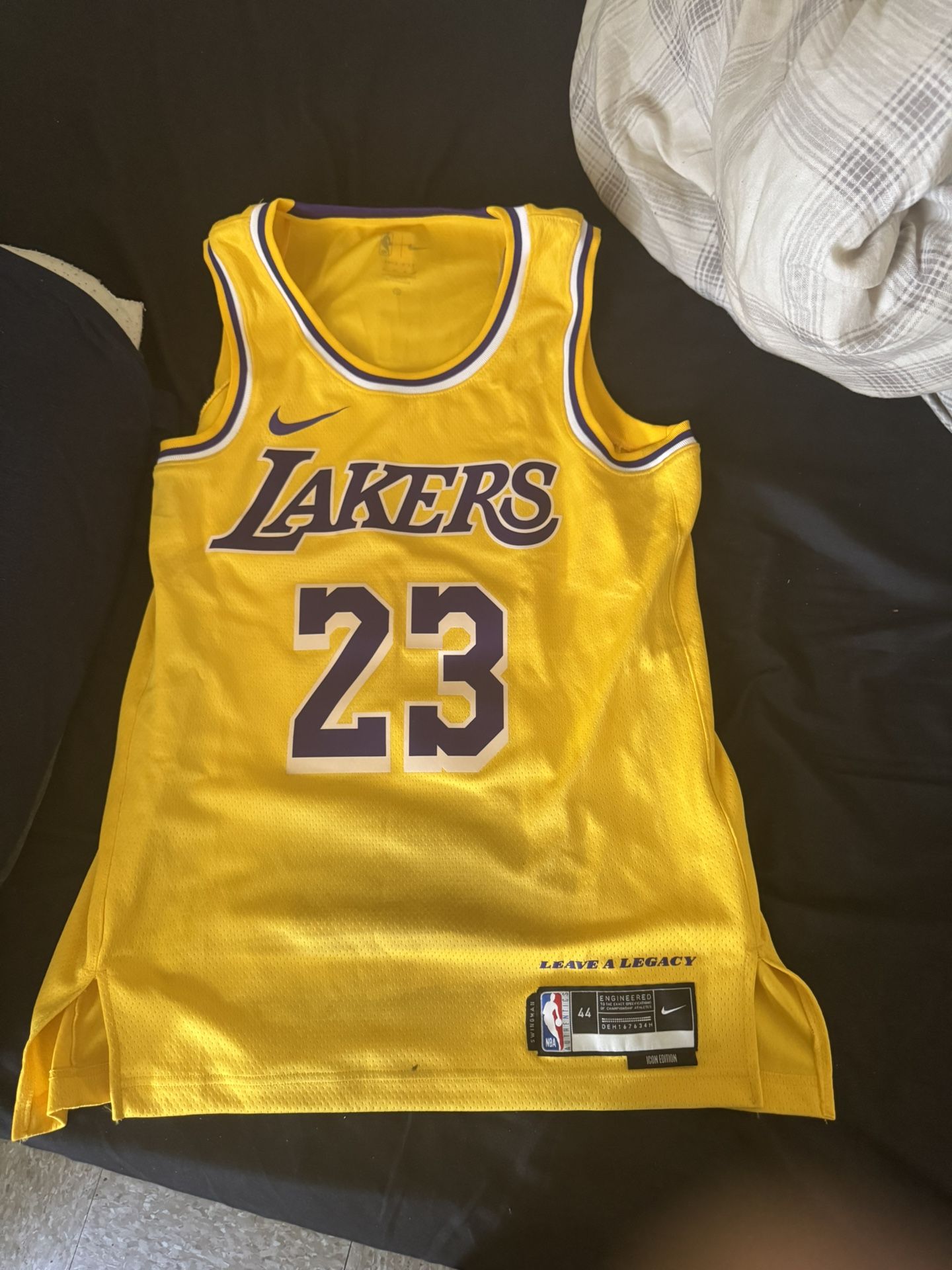Lebron Jersey Size M