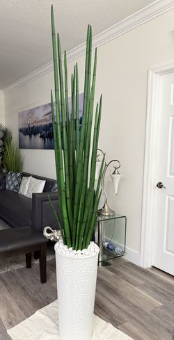 Pretty Artificial Plant Snake Tree 7 Ft Tall With Tall Planter! Brand New ( Ask For Price) 