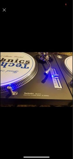Technics 1200 mk2 turntables