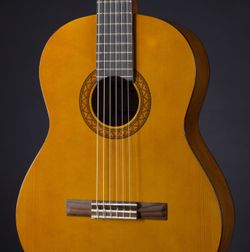 yamaha guitar nylon (model C40)