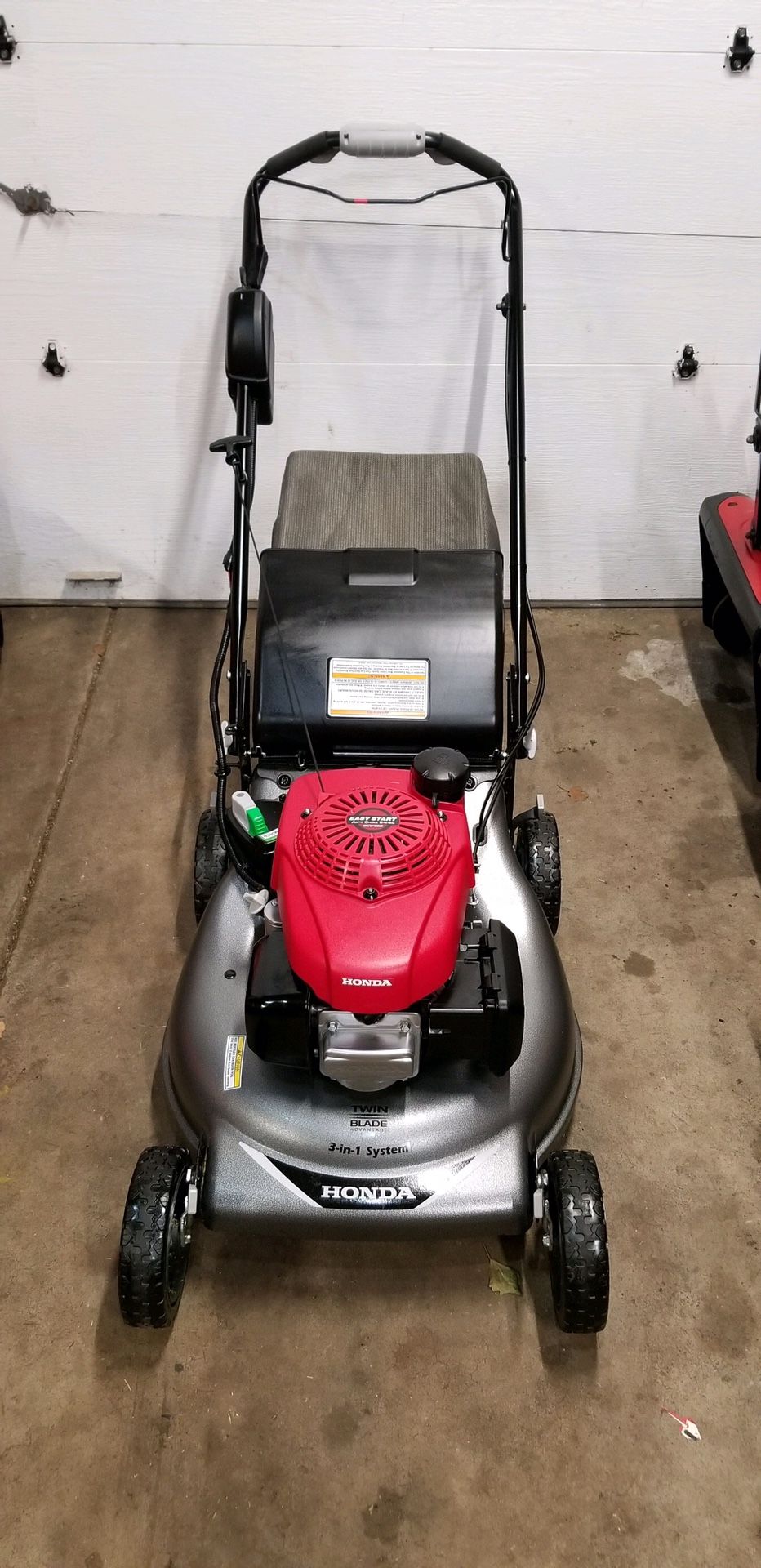 2019 Honda HRR216VLA. Used for 30 days. Lawnmower KEY START Warranty. Retail $499+Tax