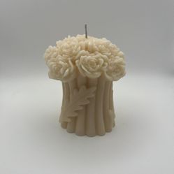 100% Natural Soy Candle with Rose Scent .    Vela De Soja 100% Natural Con Aroma A Rosas 