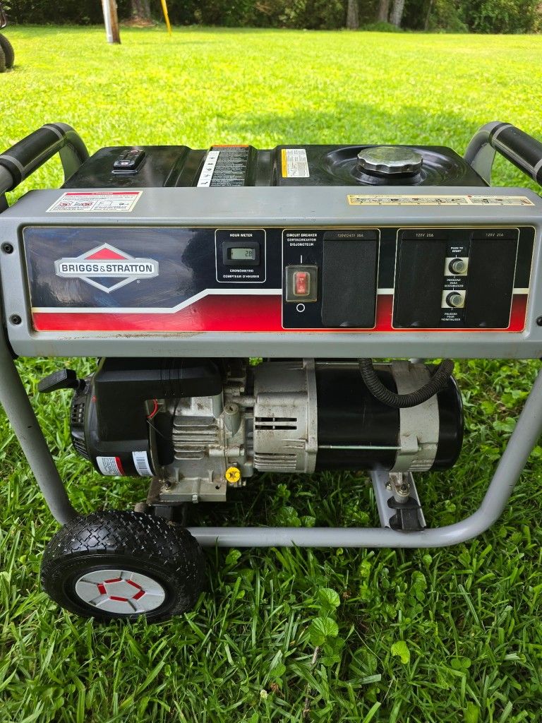 5000 Watt Briggs & Stratton Generator - 2.8hrs