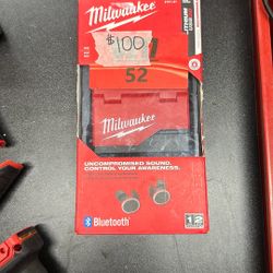 Milwaukee REDLITHIUM USB Bluetooth Jobsite Ear Buds
