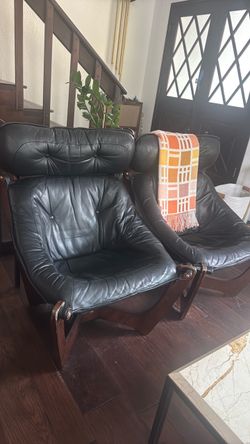 2 Midcentury modern chairs