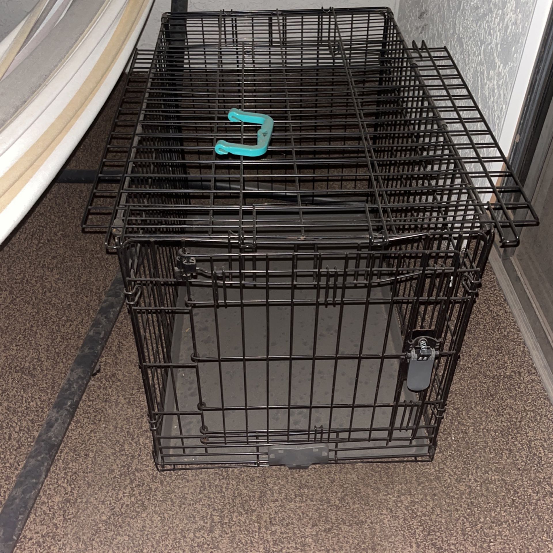 Medium/Small Sized Dog Crate