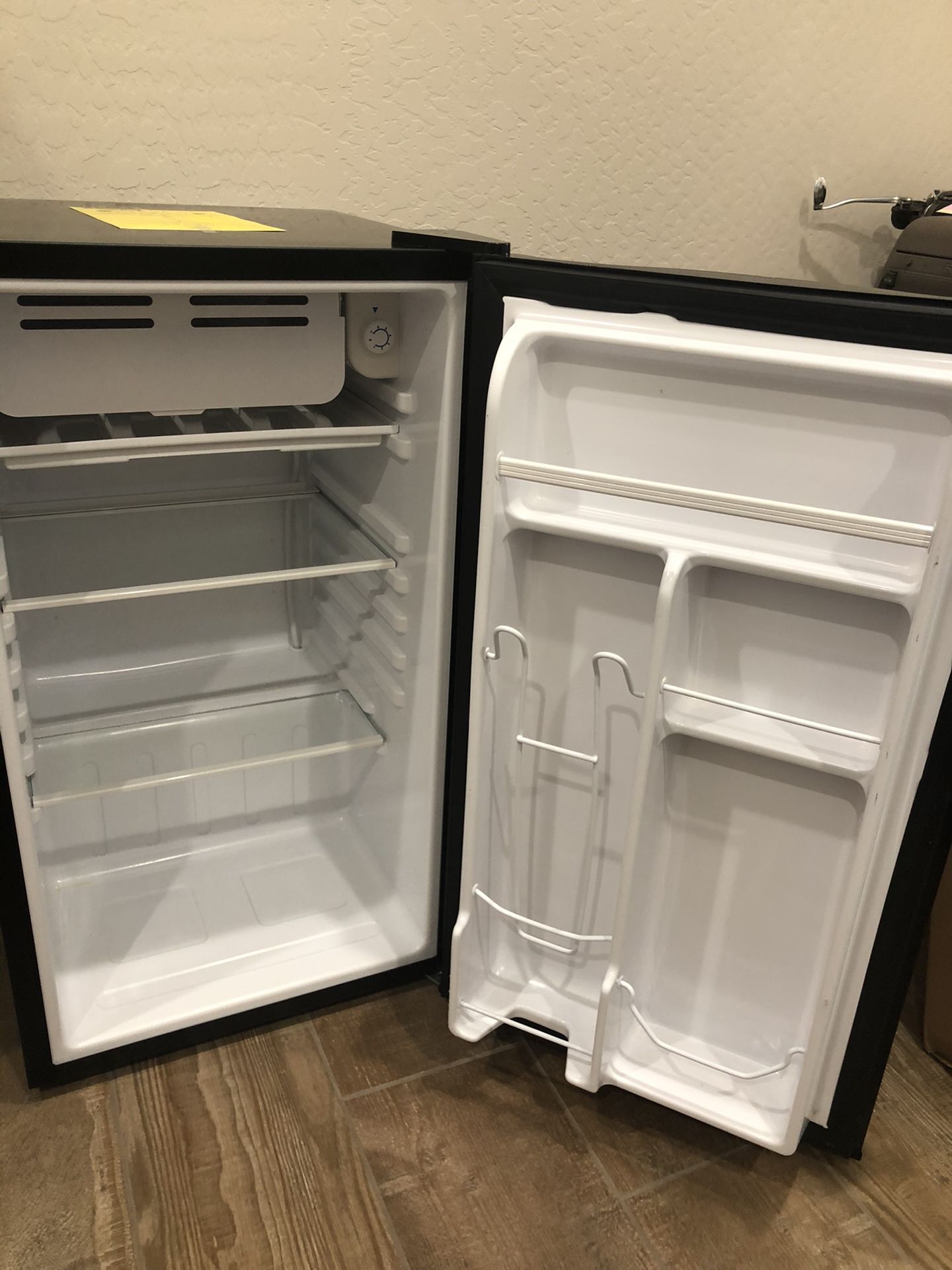 Tramontina Mini Fridge, Model 80901/100, 3.2 cubic ft. for Sale in Mesa