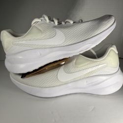 Women’s Nike Revolution 7 Size 6W