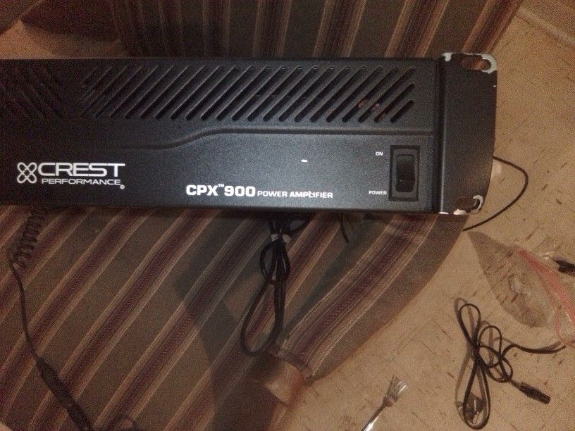 Crest CPX 900 Amplifier 