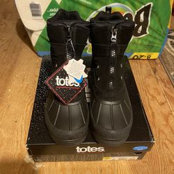Brand New Snow Boots Size 9 Mens