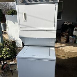 Whirlpool Stacked Washer/dryer 