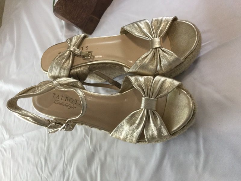Talbots 6.5 gold wedges 4in high