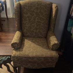 2 Matching Chair Very Confortable