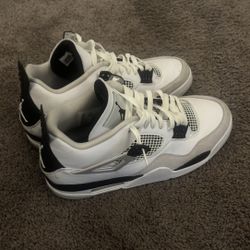 Jordan 4 Military Black 
