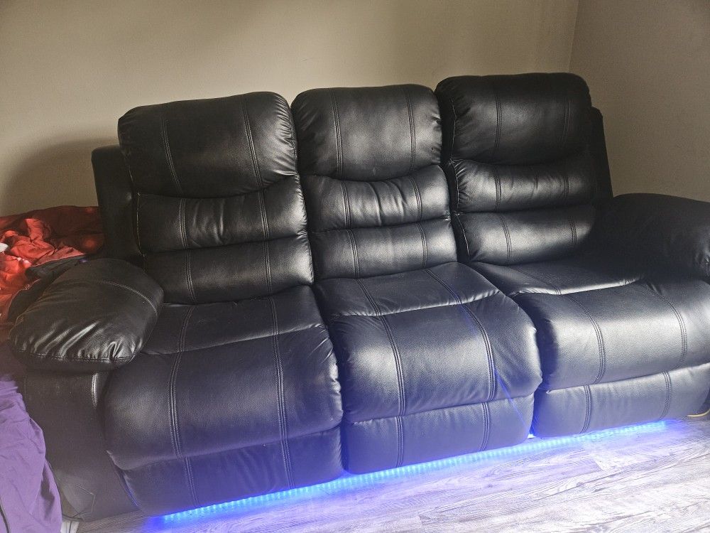 THIS WONT LAST LONG Leather Recliner Couch $350 OBO