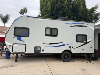 2016 Pacific Coachworks “mighty lite” travel trailer