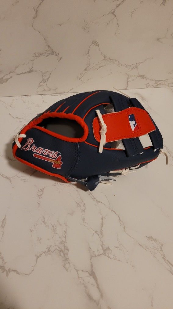 Franklin Kids Atlanta Braves baseball and tee ball glove and ball 9.5"