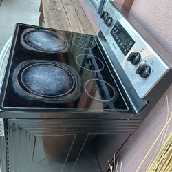 Estufa, un quemador no baja la temperatura pero lo demas esta bien .