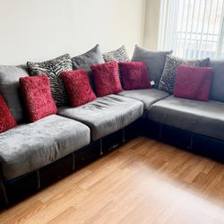 Large 2-Piece Grey Sectional – Super Comfy + All Pillows Included!