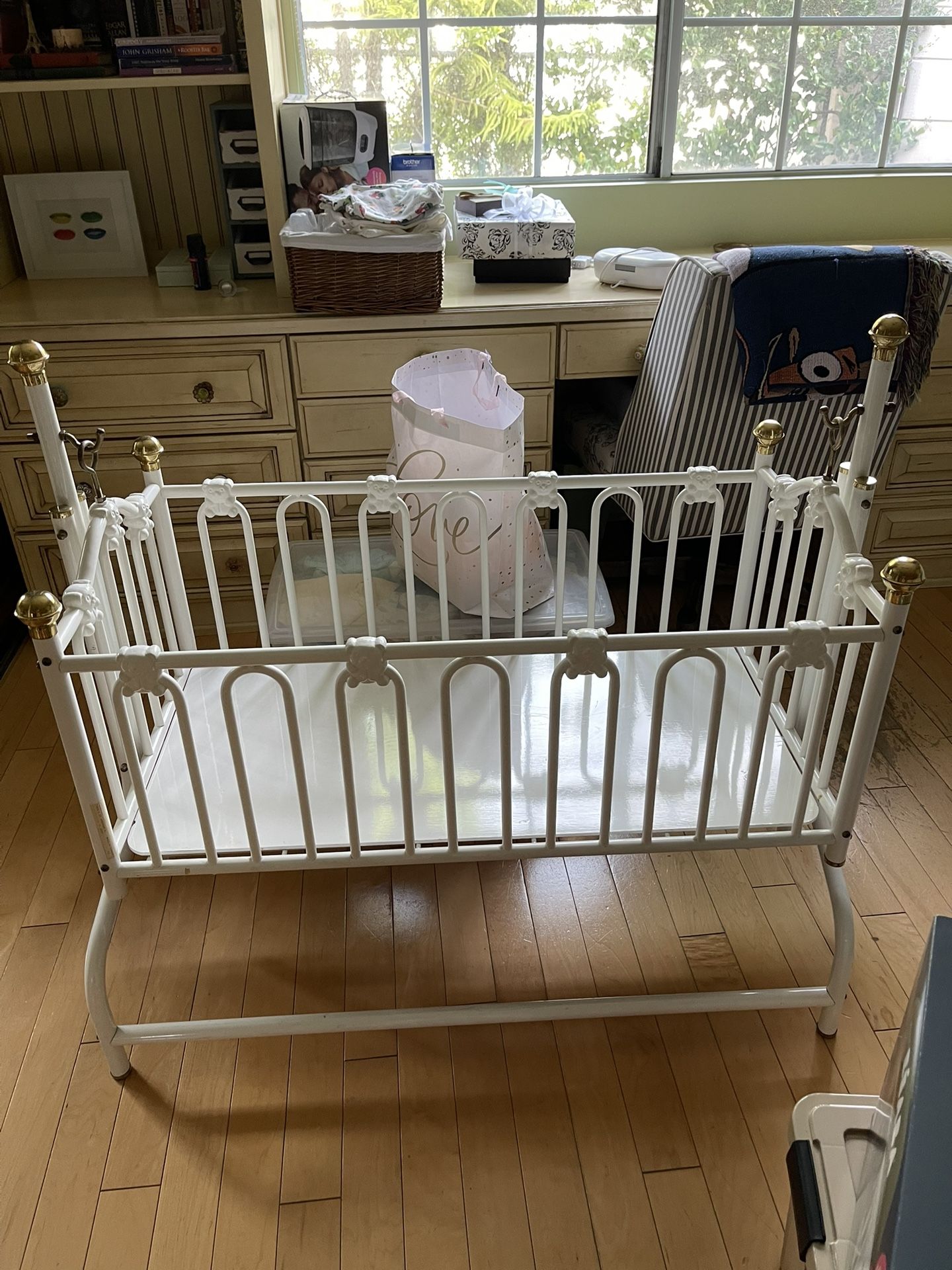 Vintage 90’s Rocking Crib