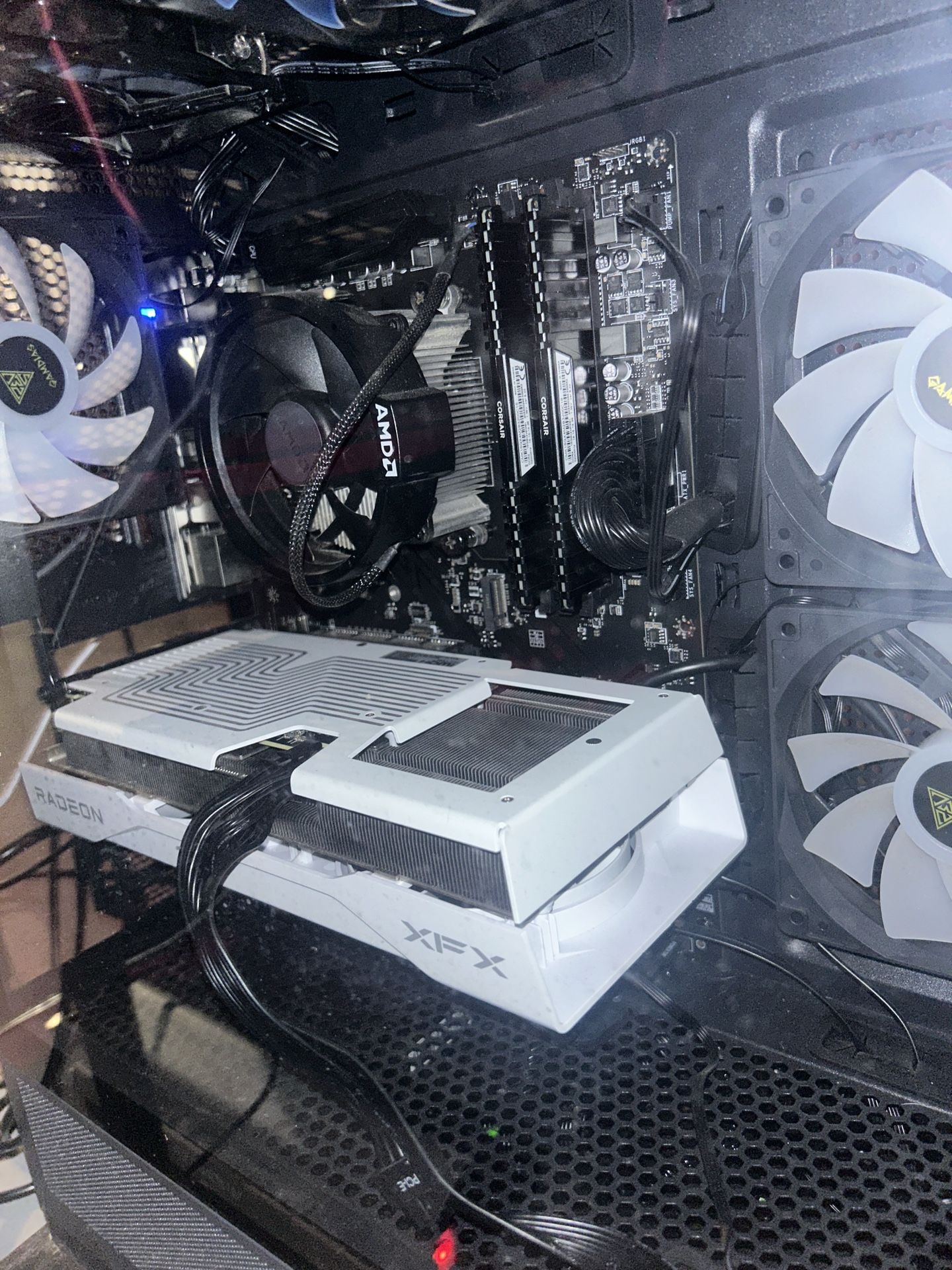 Whole Gaming Pc Setup (brand New GPU) With Rode Mic, Razer Kraken Headset, 165fps Monitor, Two Monitor Desktop Speakers, Keyboard And Mouse)