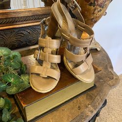 Woman’s Shoes
