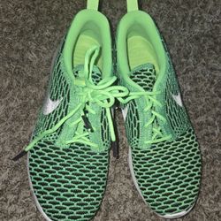 Nike Roshe One Flyknit Voltage Green Womens  Size 7.5- 704927 305