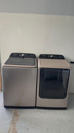 Washer and dryer like new condition works perfectly very clean