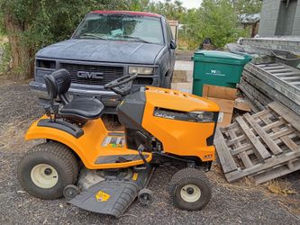 Sitting lawnmower cub cadet