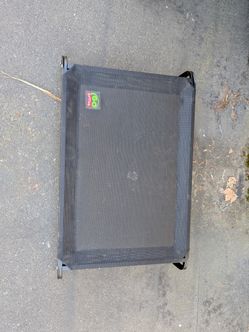 Raised dog cot