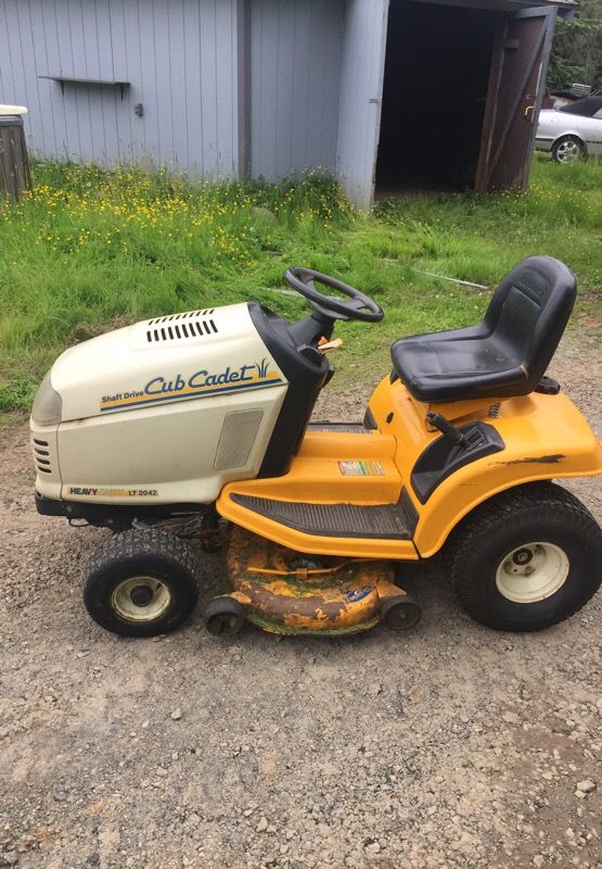 2005 cub cadet LT 2042 shaft drive mower