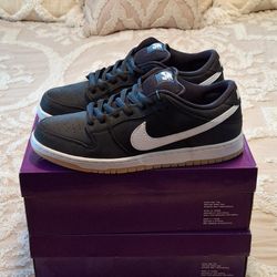Nike SB Dunk Low Black Gum 